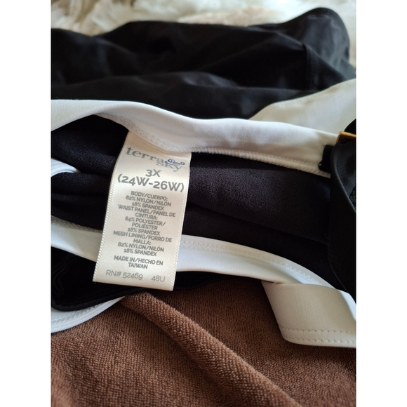Terra & Sky sz 3X Black and White one piece built in bra vacay resort swimsuit - Picture 8 of 8